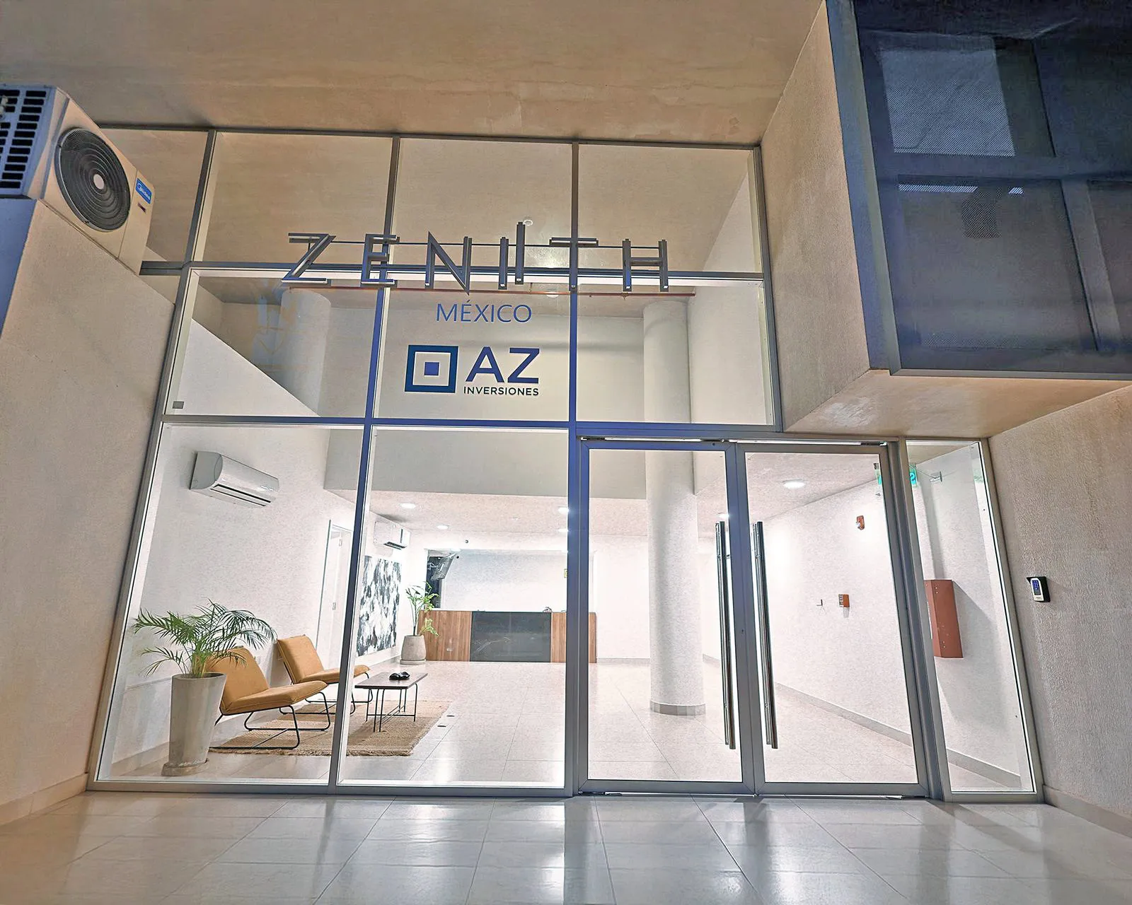 Acceso principal de Zenith México